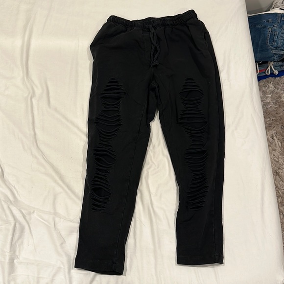 Twenty5A Black ripped and distressed joggers with pocket in back - Picture 2 of 4